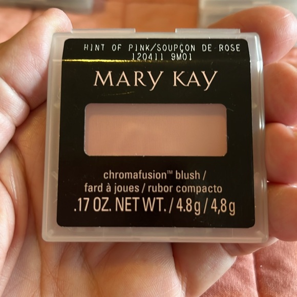 Mary Kay chromafusion blush in color hint of pink brand new never used - Picture 2 of 2